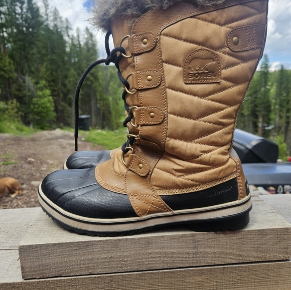 Sorel Shoes - Sorell tofino 11  waterproof winter boots.